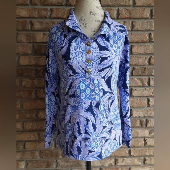 Lilly Pulitzer Tops - Lilly Pulitzer Long Sleeve Floral Tropical Print Pullover Size Medium.